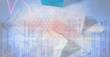 Bir Coronavirus Covid-19 hücresinin dijital illüstrasyonu veri işleme maskesinin üzerinde duruyor, istatistikler arka planda görünüyor. Halk sağlığı salgını Coronavirus Covid 19 salgın konsepti dijital bileşik.