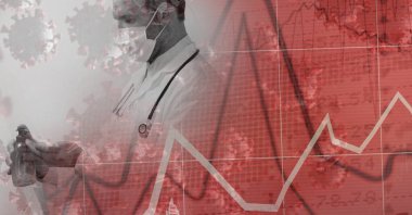 Veri, istatistik ve grafiklerin dijital çizimi, koruyucu giysiler giyen beyaz erkek bilim adamı üzerinde makro Covid-19 hücresi. Coronavirus Covid-19 pandemik konsept dijital bileşik