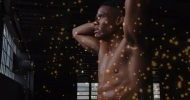 Yüzen altın noktaların animasyonu insanın kaslarını esnetiyor. Dijital arayüz küresel spor ve performans konsepti dijital olarak oluşturulmuş video.