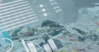 Bir çöp yığını üzerinde finansal veri işleme animasyonu. dijital arayüz küresel finans ve iş konsepti dijital olarak oluşturulmuş video.