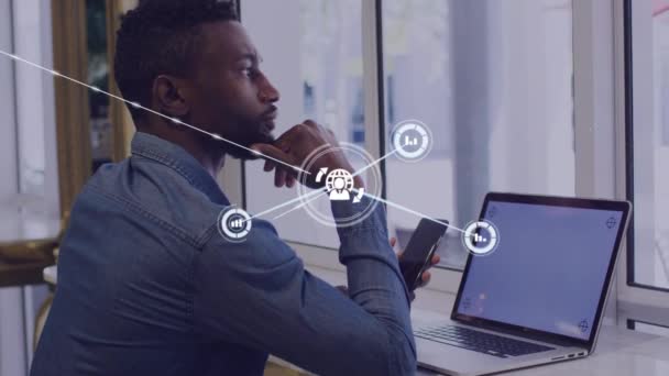 Animatie Van Digitale Interface Netwerk Van Aangesloten Pictogrammen Met Zakenman — Stockvideo