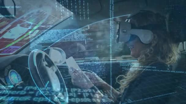 Animacja Wyświetla Informacje Kobietą Zestaw Słuchawkowy Pomocą Smartfona Samojezdnym Samochodzie — Wideo stockowe