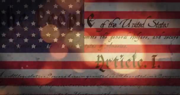 Animacja Nieostrych Świecących Iskier Amerykański Tekst Konstytucji Nad Amerykańską Flagą — Wideo stockowe