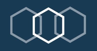 Mavi arka planda kusursuz döngü üzerinde dönen birden fazla beyaz altıgenin animasyonu. renk, tekrarlama ve hareket konsepti dijital olarak oluşturulmuş video.