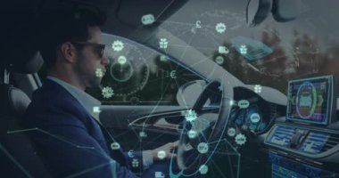 Otomatik araba kullanan insanlarla ilgili bilgi görüntülerinin ve simgelerin animasyonu. iletişim teknolojisi dijital arayüz kavramı, dijital olarak oluşturulmuş video.