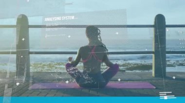 Deniz kenarında meditasyon yapan kadın hakkındaki istatistik ve grafiklerin animasyonu. Dijital arayüz küresel spor ve performans konsepti dijital olarak oluşturulmuş video.