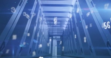 Bilgisayar sunucularıyla teknoloji odasında değişen numaraların animasyonu. küresel teknoloji veri işleme kavramı dijital olarak oluşturulmuş video.