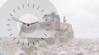 Atık imha alanındaki buldozer üzerinde ilerleyen saatin animasyonu. Çevre, küresel ısınma ve iklim değişikliği kavramı dijital olarak oluşturulmuş video.