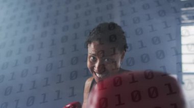 Havaya yumruk atan boks eldiveni giymiş bir kadının yüzen numaralarının canlandırması. Dijital arayüz küresel spor ve performans konsepti dijital olarak oluşturulmuş video.