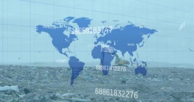 Çöpe atılmış bir dünya haritasıyla finansal veri işleme animasyonu. dijital arayüz küresel finans ve iş konsepti dijital olarak oluşturulmuş video.
