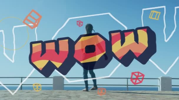 Animasi Kata Wow Atas Wanita Menari Promenade Oleh Laut Antarmuka — Stok Video