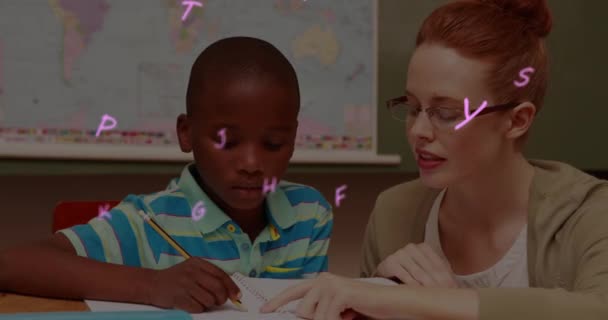 학생들 교실에 선생님들 분홍색 글자들이 애니메이션입니다 과배움의 개념은 디지털로 만들어 — 비디오
