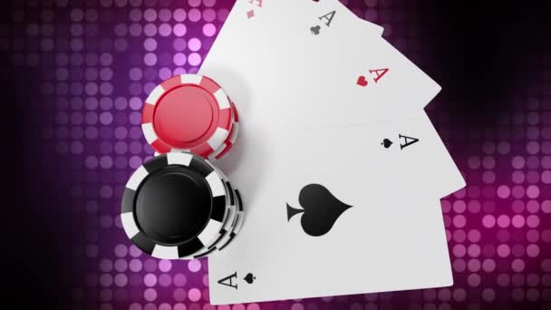 カジノチップのアニメーションと輝く赤と紫のスポット上のトランプ ギャンブルと賭けの概念デジタル生成ビデオ — ストック動画