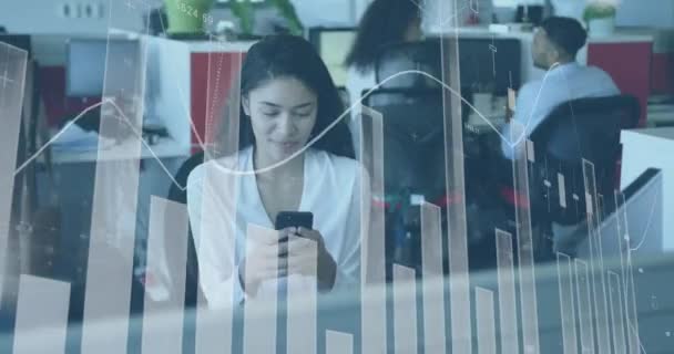 Ofiste Çalışan Kadınının Veri Istatistiklerini Gösteren Arayüz Animasyonu Küresel Iletişim — Stok video