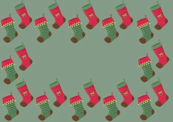 Flera Julstrumpor Med Kopieringsutrymme Grön Bakgrund Jul Festlighet Och Skrivande — Stockfoto