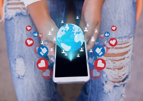 Sosyal Medya Simgeleri Ağı Akıllı Telefon Kullanan Kadınlar Üzerinde Dünya — Stok fotoğraf