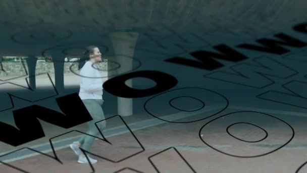 Animación Wow Texto Sobre Mujer Caucásica Corriendo Urbano Concepto Videojuego — Vídeos de Stock