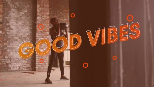 Animatie Van Goede Vibraties Tekst Gemengde Ras Man Oefenen Met — Stockvideo