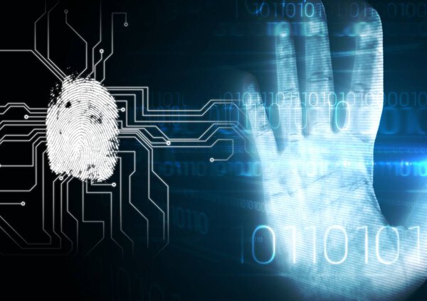 Отпечаток руки человека на биометрическом сканере на фоне обработки данных на синем фоне. Концепция кибербезопасности и технологий