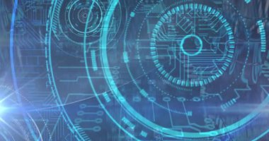 Bilgisayar devre kartı elementleri üzerinde tarama yapılan bir animasyon. dijital arayüz, bağlantı ve iletişim konsepti dijital olarak oluşturulmuş video.