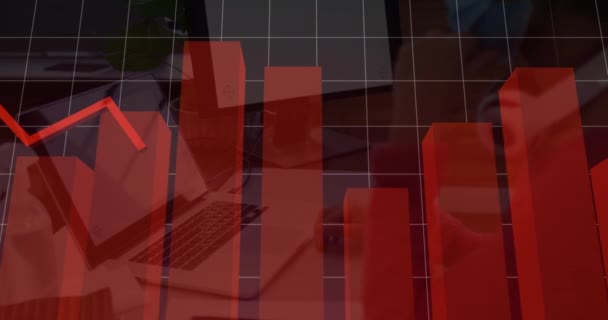 Animazione Della Registrazione Delle Statistiche Con Freccia Rossa Sulla Scrivania — Video Stock