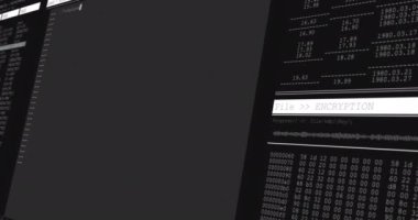 Gri bilgisayar ekranlarında veri işleme animasyonu. küresel teknoloji veri işleme ve hesaplama kavramı dijital olarak oluşturulmuş video.