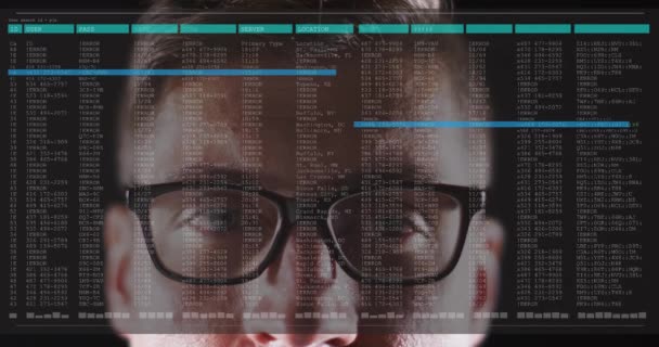 Animation Der Datenverarbeitung Auf Dem Computerbildschirm Über Dem Mann Mit — Stockvideo