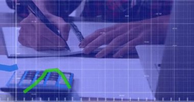 Kadın yazıları üzerinde şebeke üzerinde çizgi ve veri işleme animasyonları. dijital arayüz, bağlantı ve iletişim konsepti dijital olarak oluşturulmuş video.