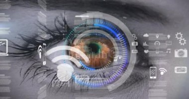 Dijital simgelerin canlandırılması ve göz açıp kapayıncaya kadar tarama. dijital arayüz, bağlantı ve iletişim konsepti dijital olarak oluşturulmuş video.