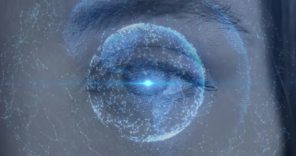 蓝色的光斑和环球网连接在女性的近视上 网络安全和技术概念 — 图库视频影像