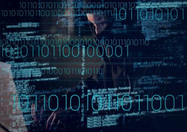Kar maskeli hackerlar için ikili kodlama ve veri işleme kompozisyonu. çevrimiçi siber güvenlik konsepti dijital olarak oluşturulmuş görüntü.