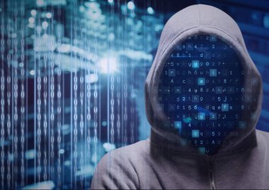 Kapüşonlu hacker 'ın üzerinde yanıp sönen harflerin ve veri işlemenin bileşimi. çevrimiçi siber güvenlik konsepti dijital olarak oluşturulmuş görüntü.