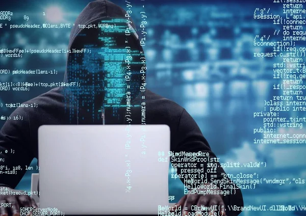 Složení Binárního Kódování Přes Hacker Kapuci Pomocí Notebooku Online Zabezpečení — Stock fotografie