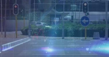 Karşıdan karşıya geçerken maske takan kadın hakkında mali veri işleme tabi tutuluyor. küresel finans ve koronavirüs covid 19 salgın konsepti