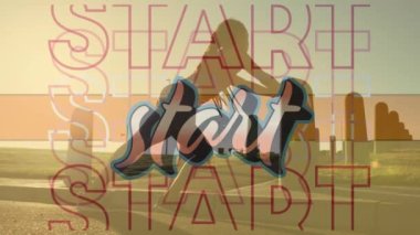 Gezinti güvertesinde esneme egzersizi yapan Afrikalı Amerikalı kadına mesaj atmaya başla. spor fitness ve video oyunu arayüzü kavramı