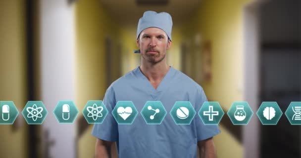 Icone mediche multiple contro ritratto di chirurgo maschio caucasico in piedi con le braccia incrociate — Video Stock
