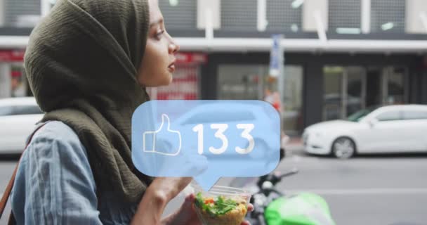 Bravo Icône Avec Des Goûts Croissants Contre Femme Hijab Marchant — Video