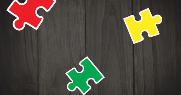 Анимация Зелёных Желтых Красных Кусочков Мошек Падающих Модель Человеческой Головы — стоковое видео
