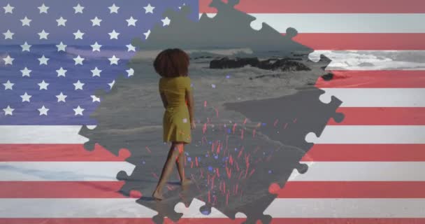 Animatie Van Amerikaanse Vlag Legpuzzels Onthullen Confetti Vrouw Dansen Het — Stockvideo