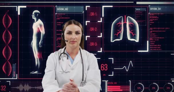Digitale Schnittstelle Mit Medizinischer Datenverarbeitung Gegen Ärztin Mit Kopfhörer Medizinisches — Stockvideo