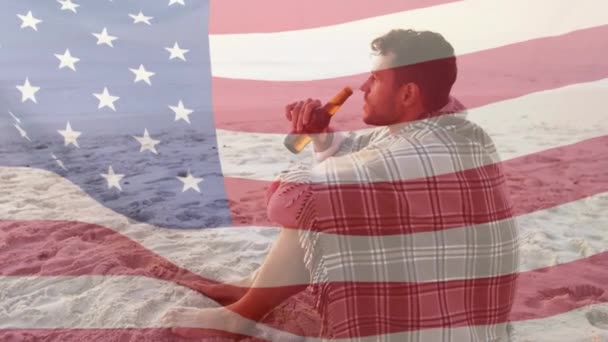 Animatie Van Een Amerikaanse Vlag Zwaaiend Een Man Gewikkeld Een — Stockvideo