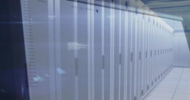 Bilgisayar sunucularıyla teknoloji odasında veri işleme animasyonu. dijital arayüz, küresel teknoloji ve dijital olarak oluşturulan ağ konsepti.