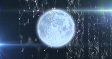 Dönen bağlantı ağlarının üzerinde parlayan bir ışık lekesi olan Dünya gezegeninin animasyonu. Astronomi, bilim ve teknoloji konsepti dijital olarak oluşturulmuş video.