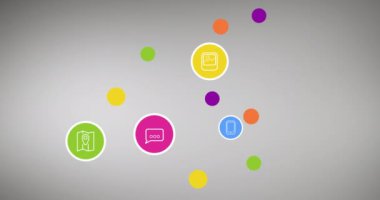 Işık arkaplanındaki dijital simgelerin canlandırılması. küresel teknoloji, dijital arayüz, bağlantı ve ağ konsepti dijital olarak oluşturulmuş video.