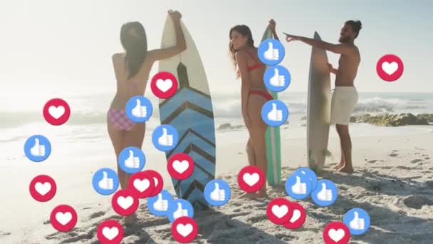 Animación Redes Sociales Como Amor Contra Amigos Sosteniendo Tablas Surf — Vídeos de Stock