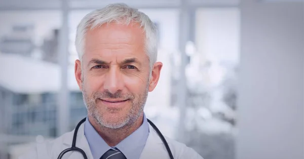 Potrait Male Caucasian Senior Doctor Wearing Lab Coat Smiling Hospital — Stock Photo, Image