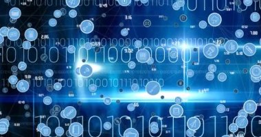 Arka plandaki ikili kodlama üzerine dijital simgelerle bağlantı ağının animasyonu. küresel teknoloji, dijital arayüz, bağlantı ve ağ konsepti dijital olarak oluşturulmuş video.