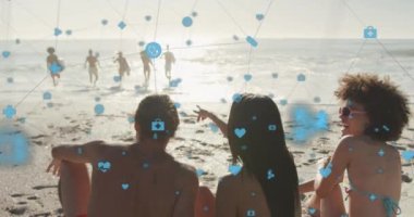 Sahildeki arkadaşların üzerinde dijital simge ağı animasyonu. dijital arayüz, sosyal medya ve küresel teknoloji konsepti dijital olarak oluşturulmuş video.