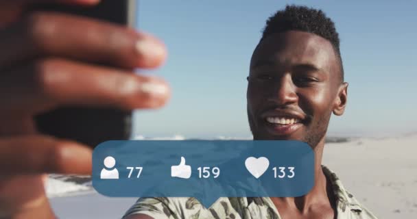 Animation People Thumbs Heart Icons Smiling Man Using Smartphone Beach — Vídeos de Stock