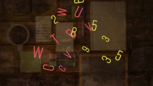 Несколько Номеров Алфавитов Плавающих Против Школьного Оборудования Деревянном Столе Школа — стоковое видео